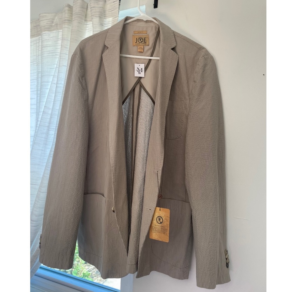 Men’s light grey striped blazer